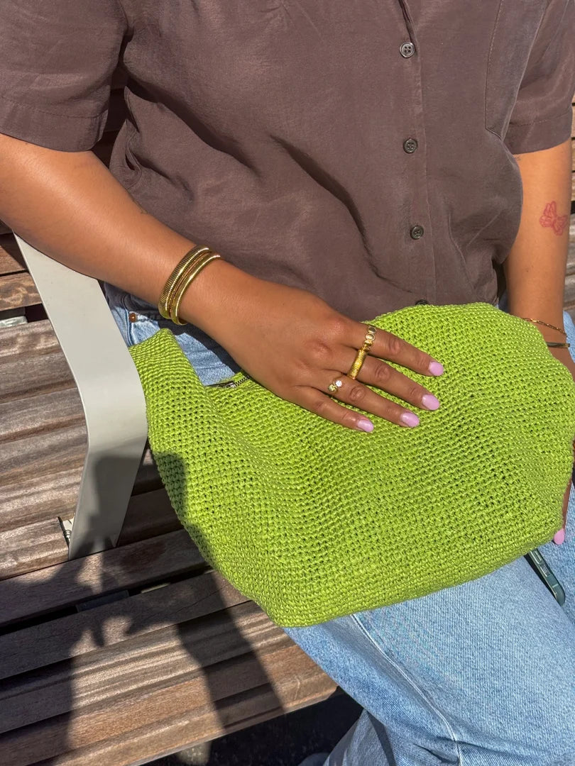 Model draagt de Jade Ring