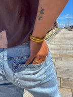 Model draagt de Nova Ring