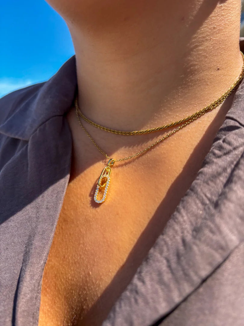 Model draagt die de ' The Everyday Chain'